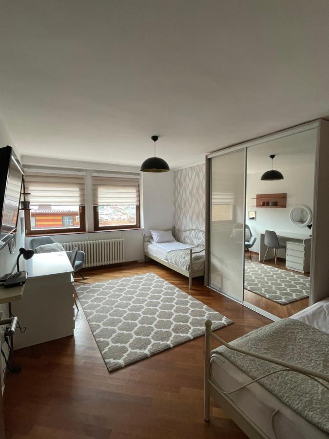 Deluxe Apartment Lejla - Free Garage Parking SJJ Eksteriør bilde